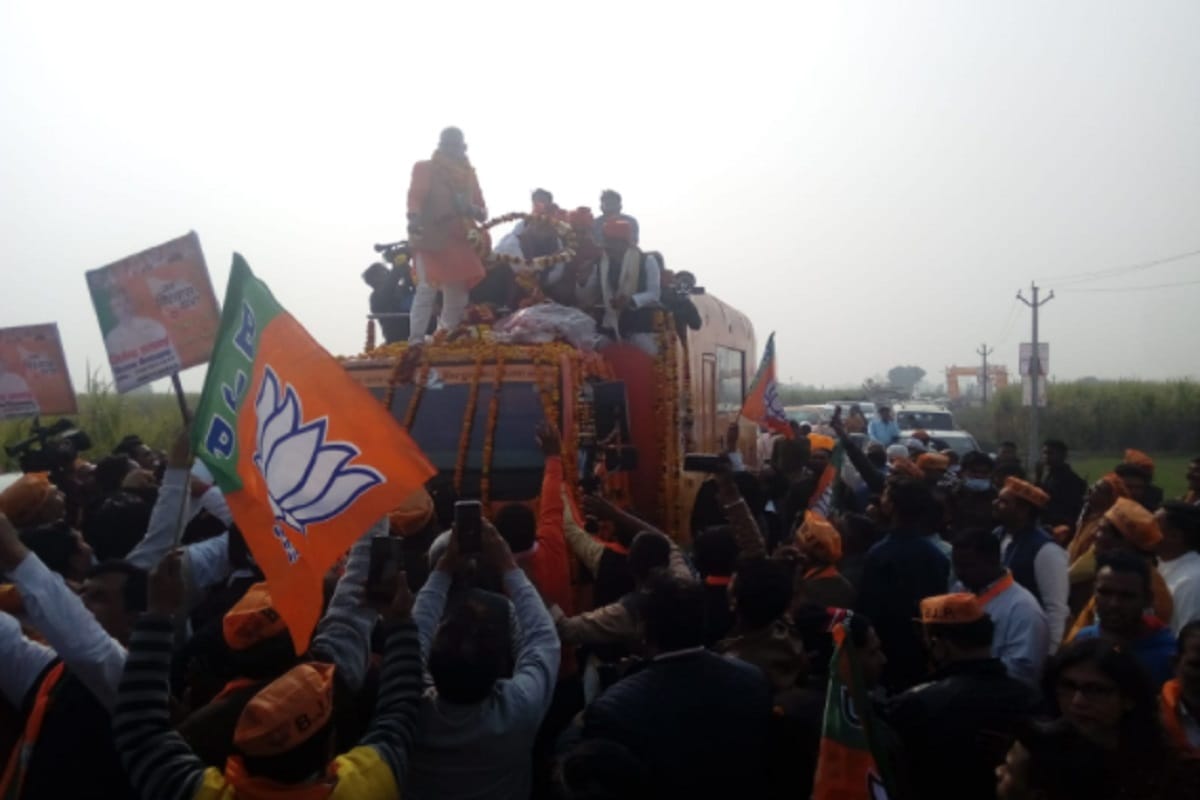 BJP Jan Vishwas Yatra reached Meerut and is being welcomed all over the city