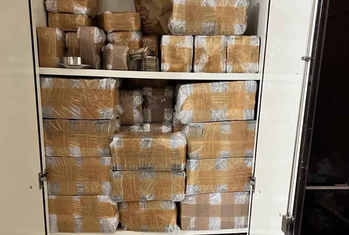 Kuber's treasury at perfume trader's house: Walls spewed notes, found cash worth more than 175 crores