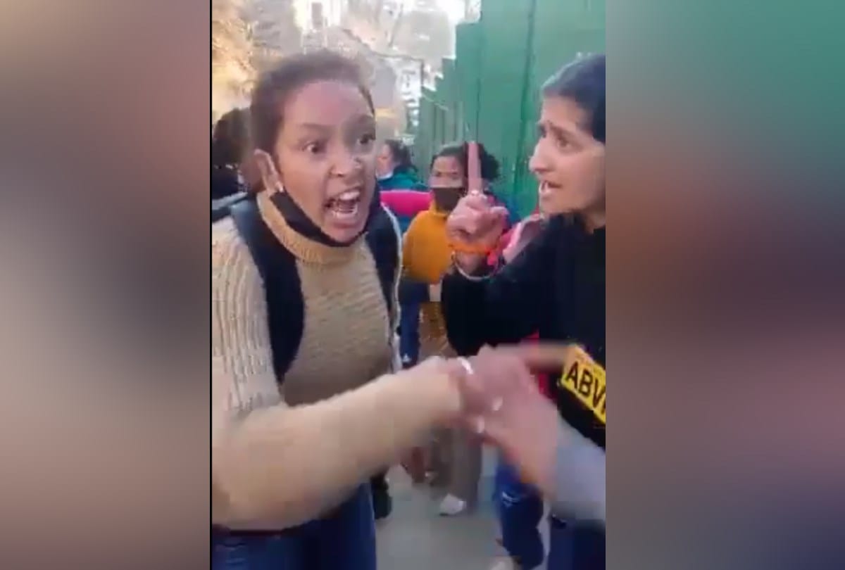 Shimla news: abvp and sfi workers fight in rkmv shimla