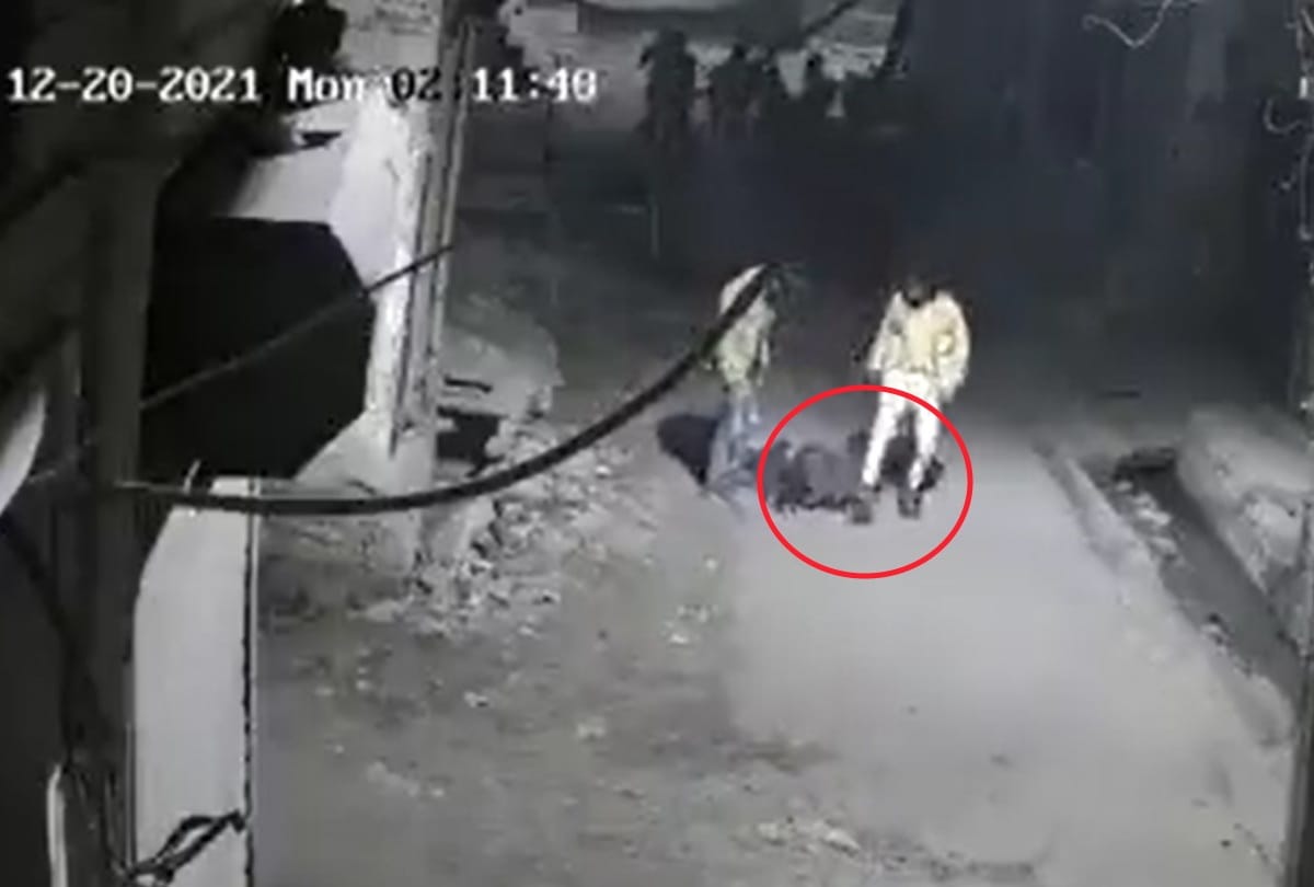 Delhi Sangam Vihar Murder man was beaten to death and another person was severely injured for resisting a robbery bid See Photos