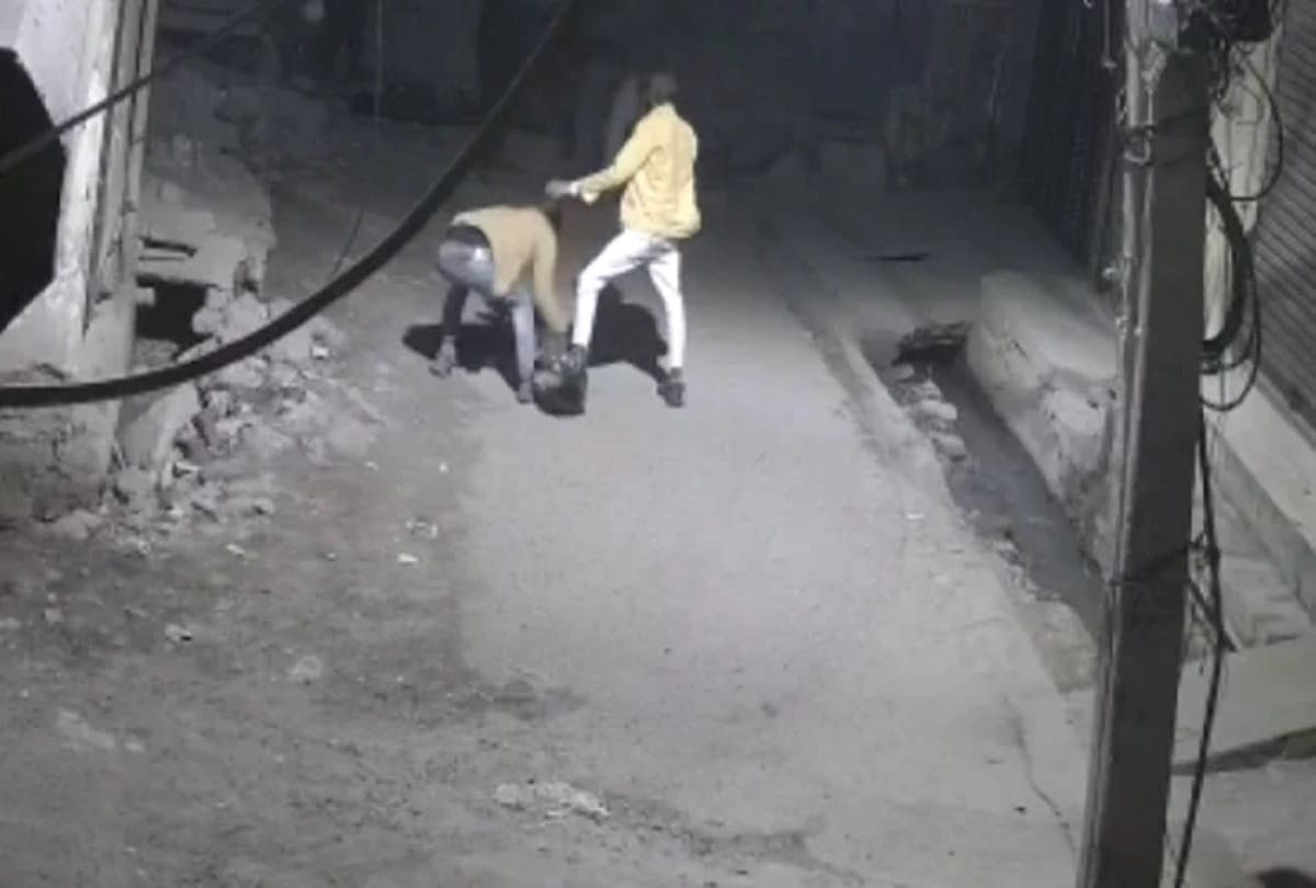  A 24-year-old man was beaten to death in sangam vihar for resisting robbery, video viral 