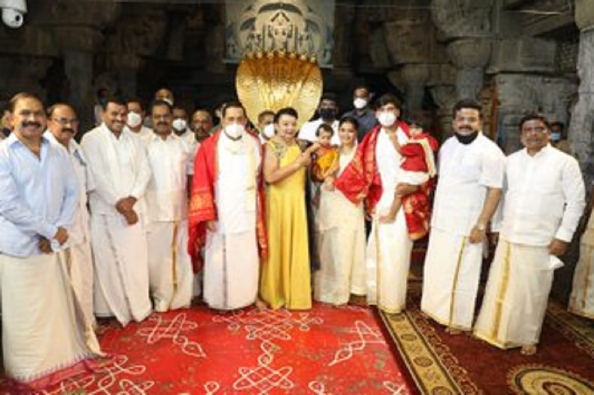 Sri Lanka PM Rajapaksa worships at Lord Venkateswara temple