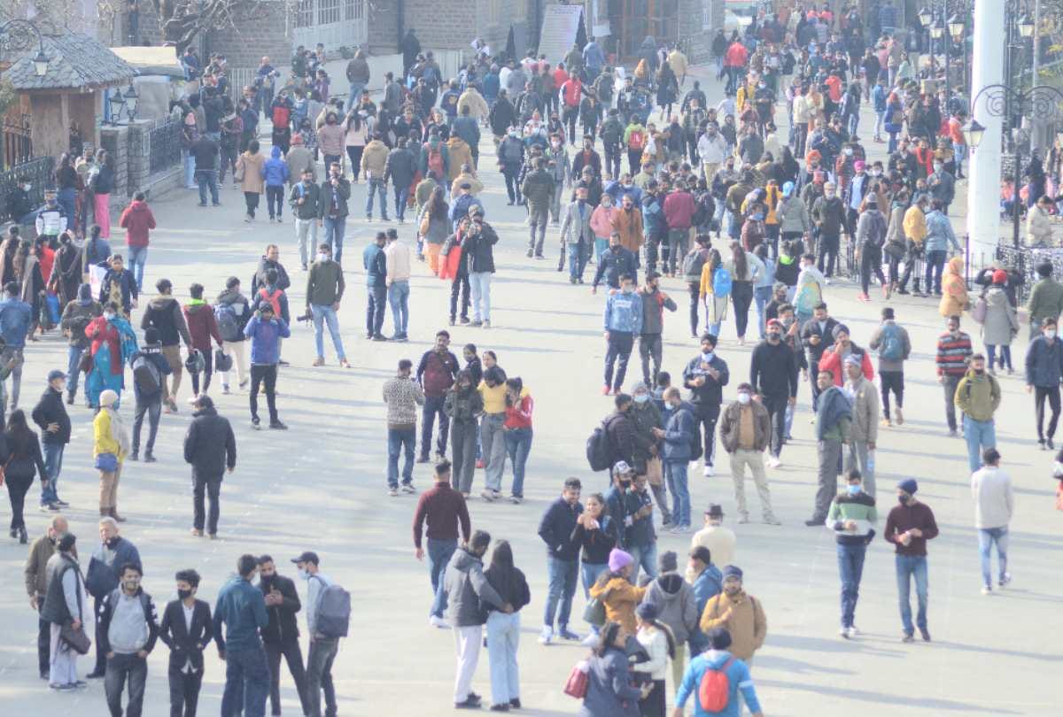 Lakhs of tourists flocked to celebrate White Christmas in Himachal, hotels packed