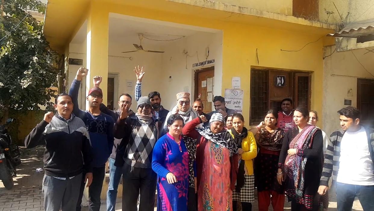 Electric appliances worth lakhs burnt due to high voltage in housing board baddi