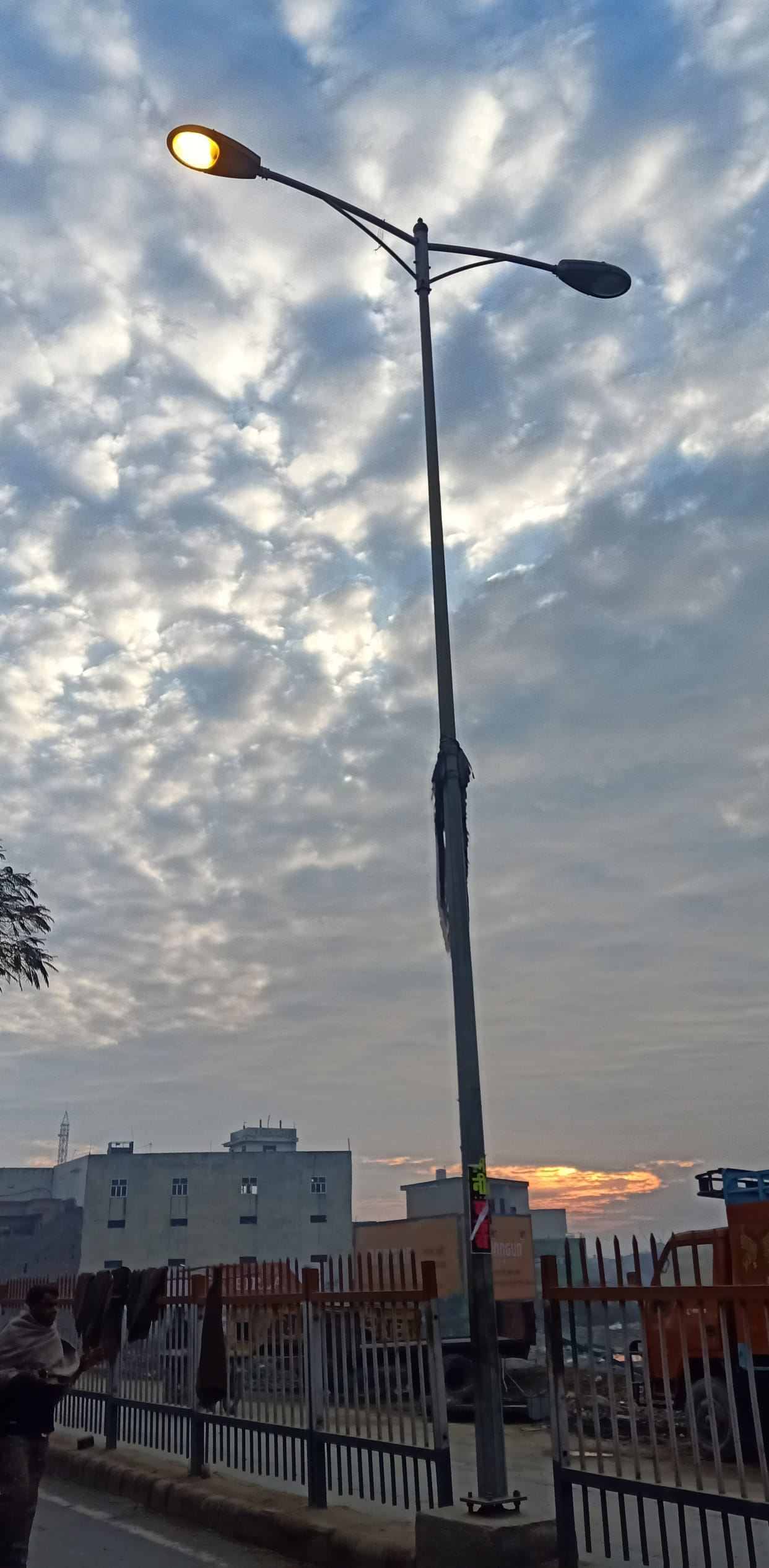 All street lights of the city will be fine only on the consumption of electricity bill