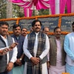 सांसद रवि किशन के साथ भाजपा के क्षेत्रीय चुनाव प्रभारी अरविंद मेनन।