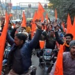 धर्मांतरण के खिलाफ बजरंग दल के कार्यकर्ताओं की रैली।