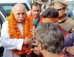 पूरनपुर में प्रवीण सिंह तोगड़िया का स्वागत करते लोग। संवाद