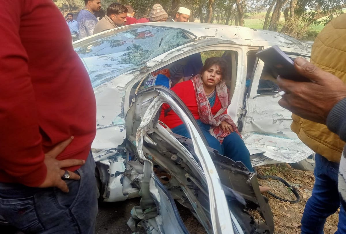 Two killed seven injured as truck collides with car after hit e-rickshaw