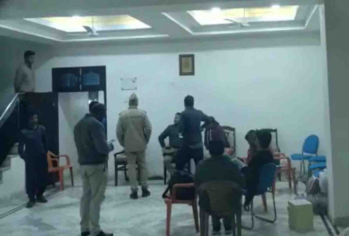 Tax Raid: sacks full of notes and gold biscuits found in the basement