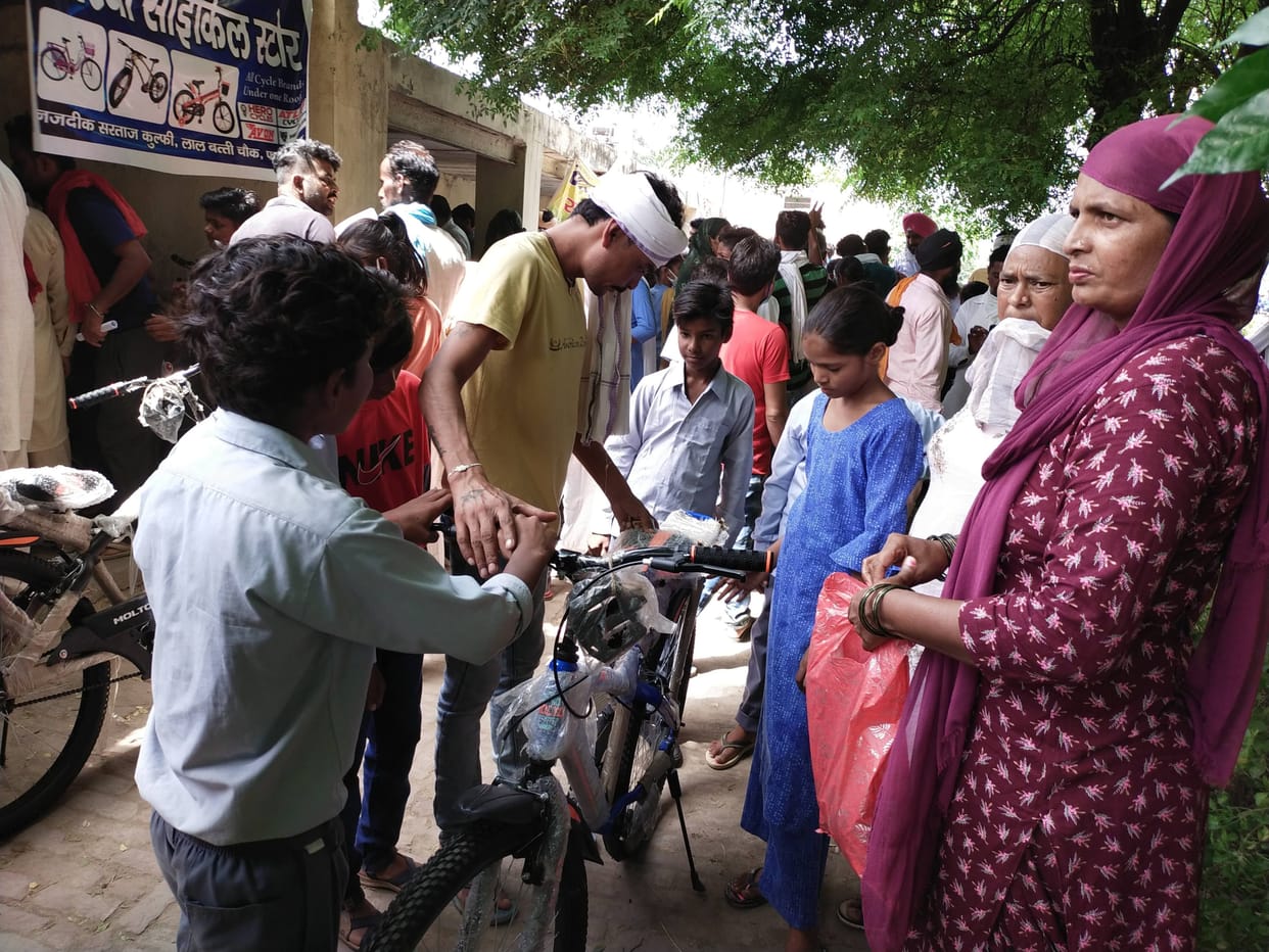 Students waiting to get the amount for two years after liking the cycle