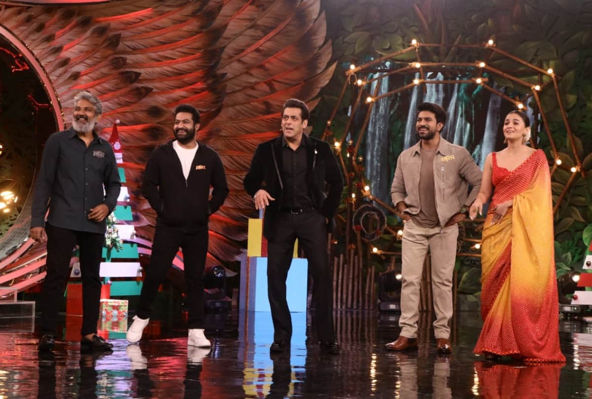 Salman dances with Shahid Kapoor asks him to teach him agal bagal step