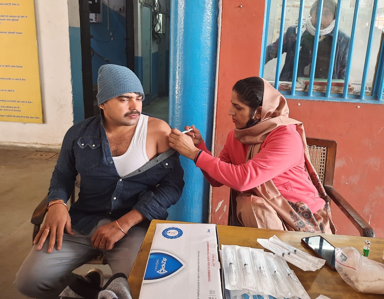 Department swung into action due to the knock of Omicron in the state, vaccination at 35 places from today