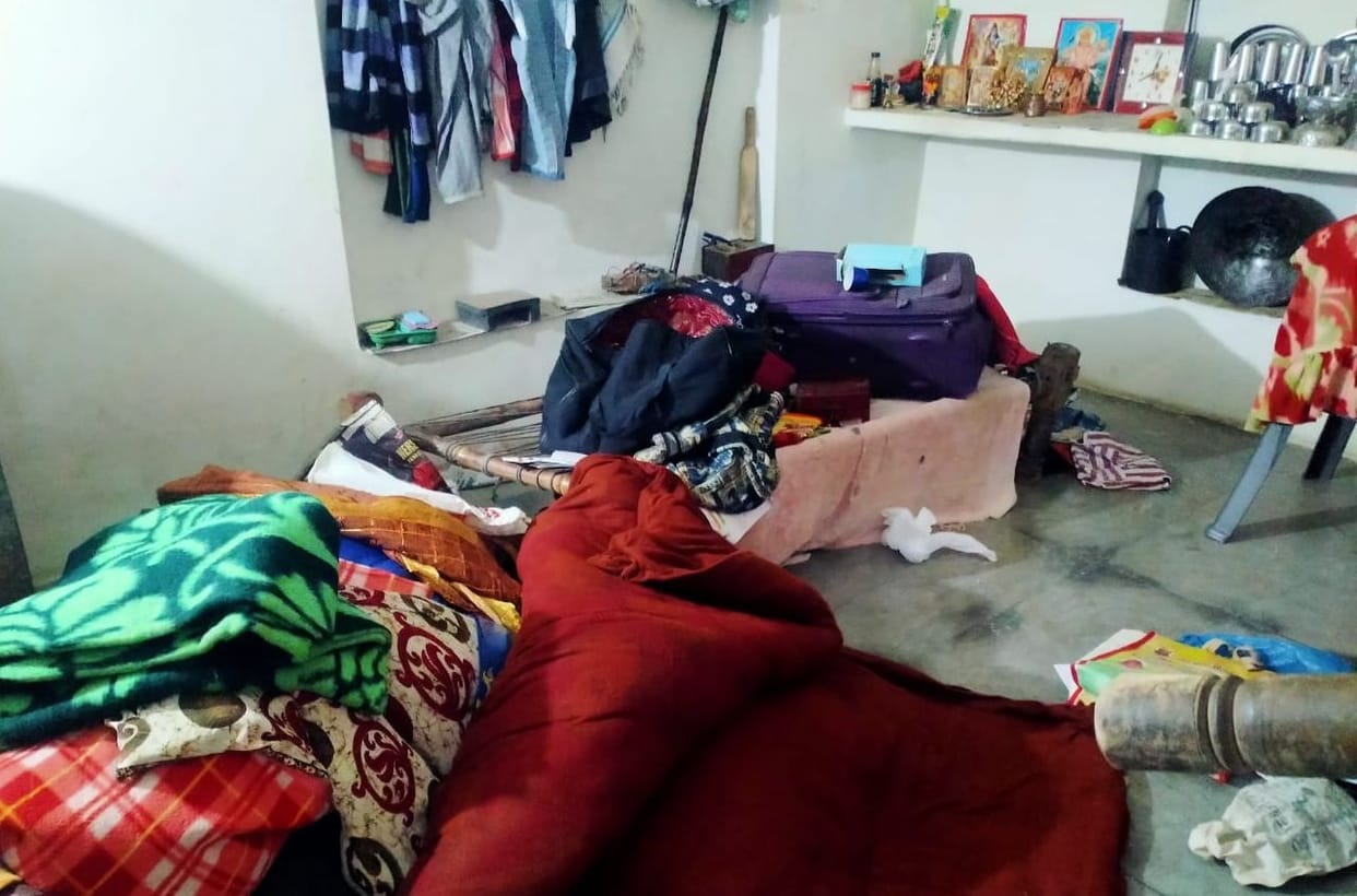 One lakh jewelery cash stolen from two houses in Bewar
