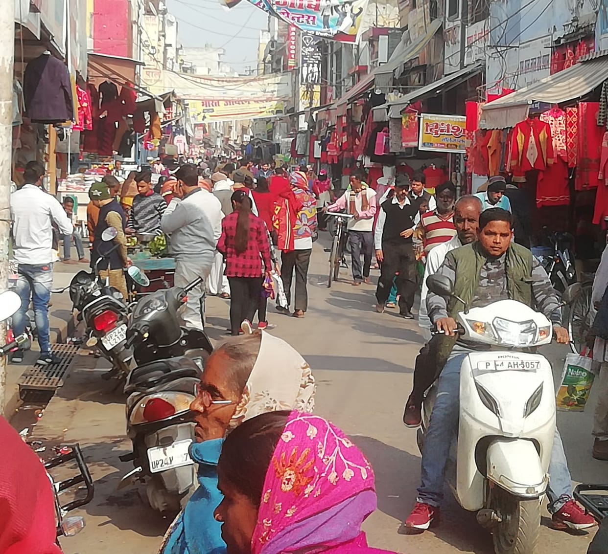 Crowds on the streets amid growing threat from Omicron