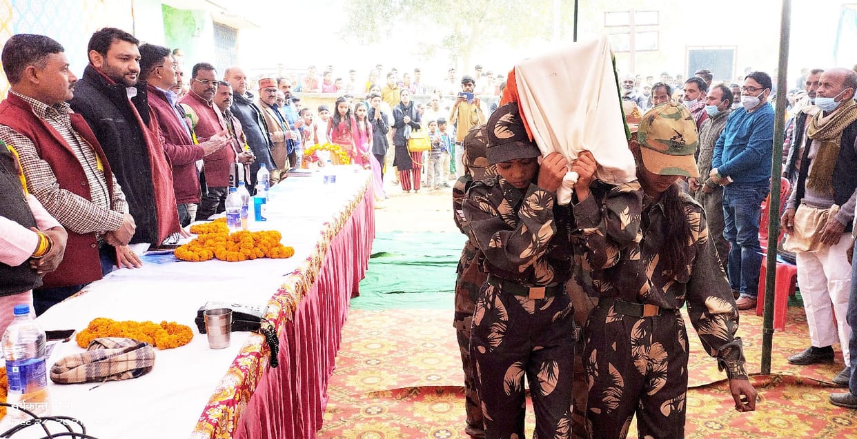 Children made the audience emotional by presenting a play