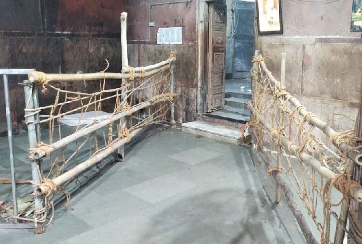 thousands of devotees gathered in Banke Bihari temple of Vrindavan