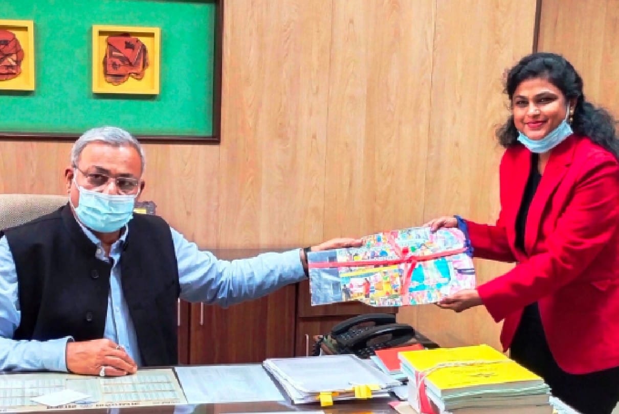 Bhopal: State Election Commissioner Basant Pratap Singh released pen drive of voter awareness songs