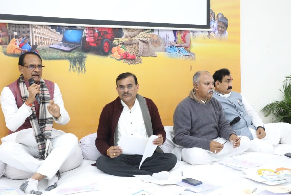 Bhopal: In the meeting of the legislature party, Shivraj again targeted the Congress, said- Congress showed deviousness regarding OBC reservation