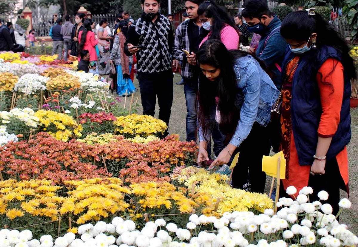 Malviya Jayanti celebrations in BHU: Mahamana bagiya lit with flowers, Malviya Bhavan lit up with lamps