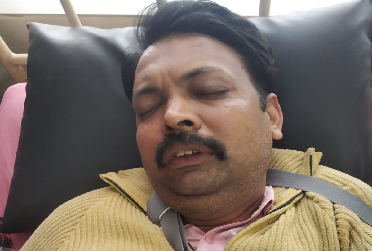 Hapur businessman three lakh rupees looted on protesting shot admitted to hospital