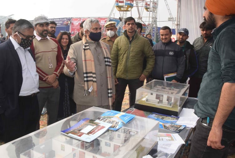 People enjoyed the event on the first day of Amar Ujala Winter Shopping Carnival in Rohtak of Haryana