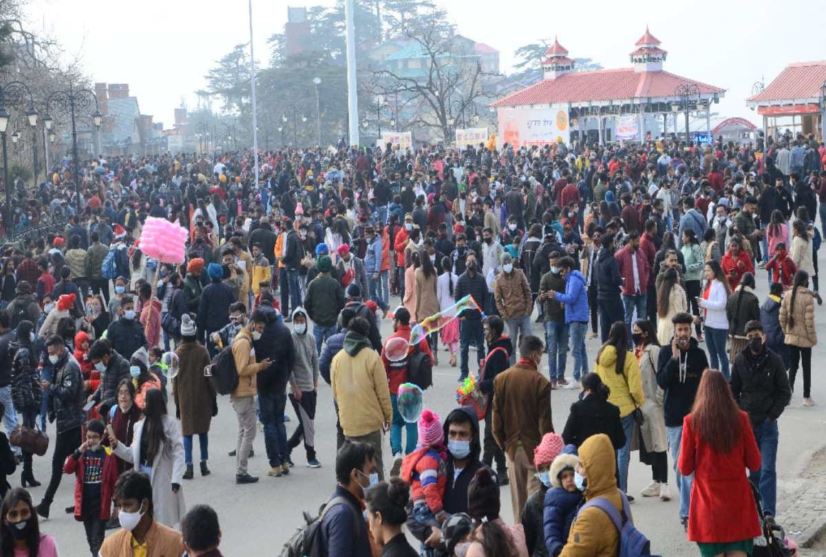 merry Christmas: large number of tourists reached in the queen of mountains shimla, city roads jammed