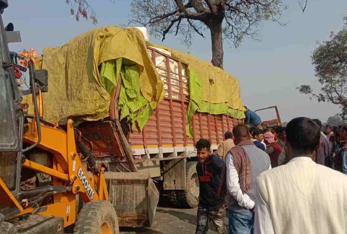 khalasi injured in accident