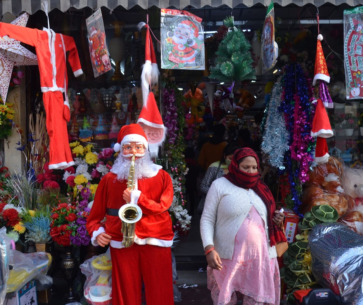 Aligarh: Prince of peace born in manger...celebrated celebration, congratulated