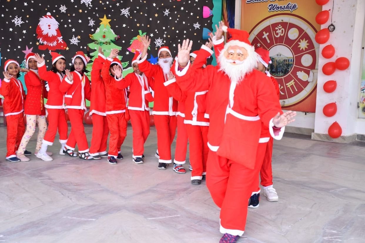 Hathras: Christmas Day celebrated in schools and colleges with colorful programs