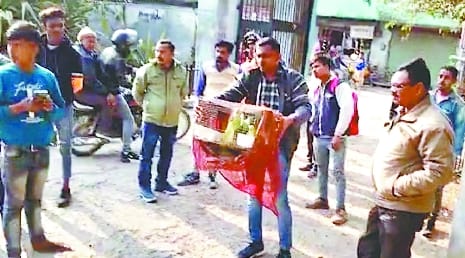 Forest department and PFA team attacked to free parrots