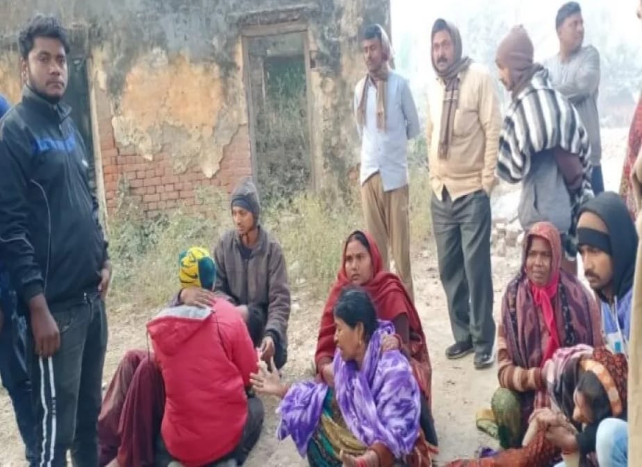 Road accident in ghazipur homeguard jawan dies after being his bike hit by unknown vehicle