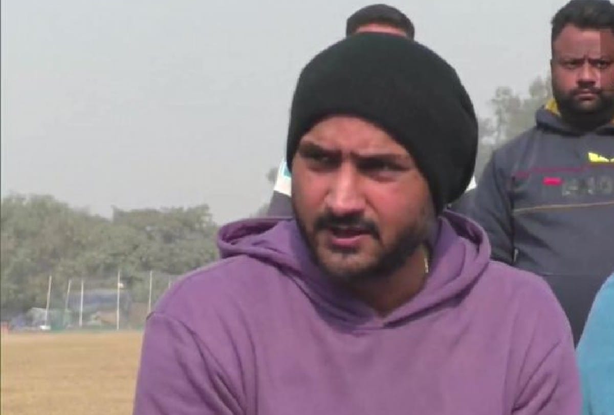 Harbhajan singh can enter in politics after retiring from cricket