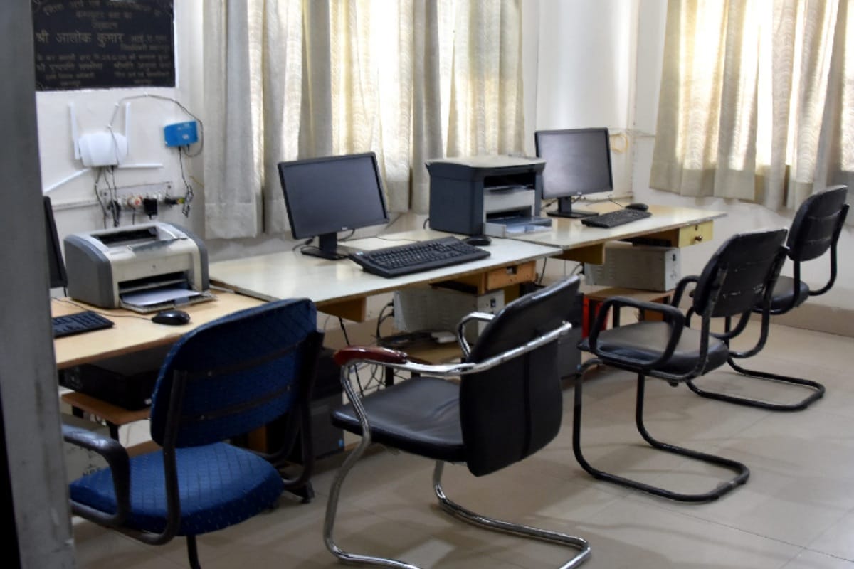 Amar Ujala Live: Officers not reaching office on time in Saharanpr, complainant suffer