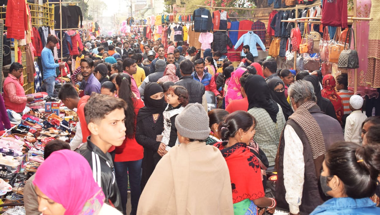Crowd regardless of Omicron's increased danger, people forgot to apply mask
