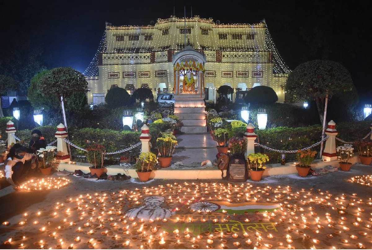 Malviya Jayanti celebrations in BHU: Mahamana bagiya lit with flowers, Malviya Bhavan lit up with lamps