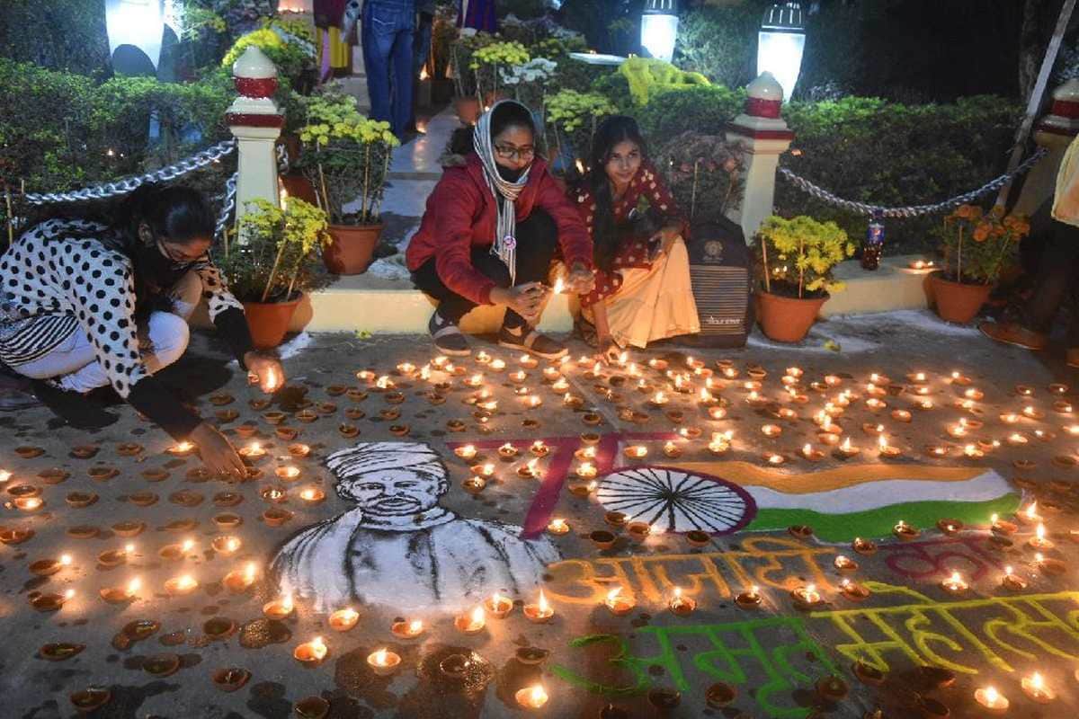 Malviya Jayanti celebrations in BHU: Mahamana bagiya lit with flowers, Malviya Bhavan lit up with lamps