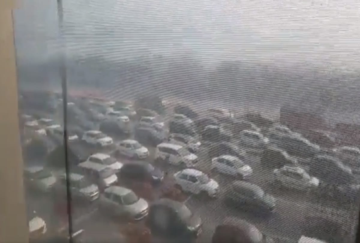 Heavy traffic jam on Yamuna Expressway long queues of vehicles at Jewar Toll Plaza