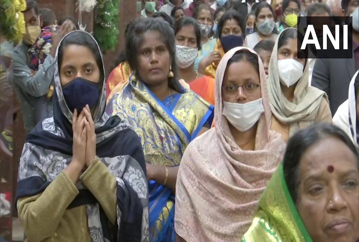 Midnight prayers started in churches on the occasion of Christmas see pictures and check all updates