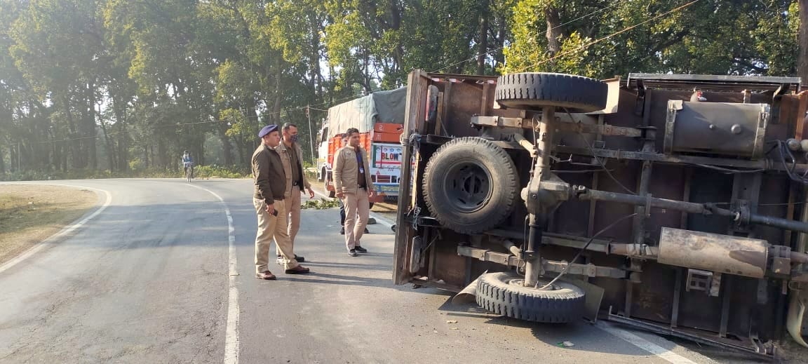 two died and one injured in truck accident in ponta  sahib