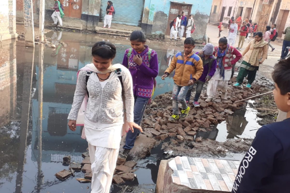Malakpur village of Baghpat is known in the world but the villagers are troubled by the problem of water logging and see photos