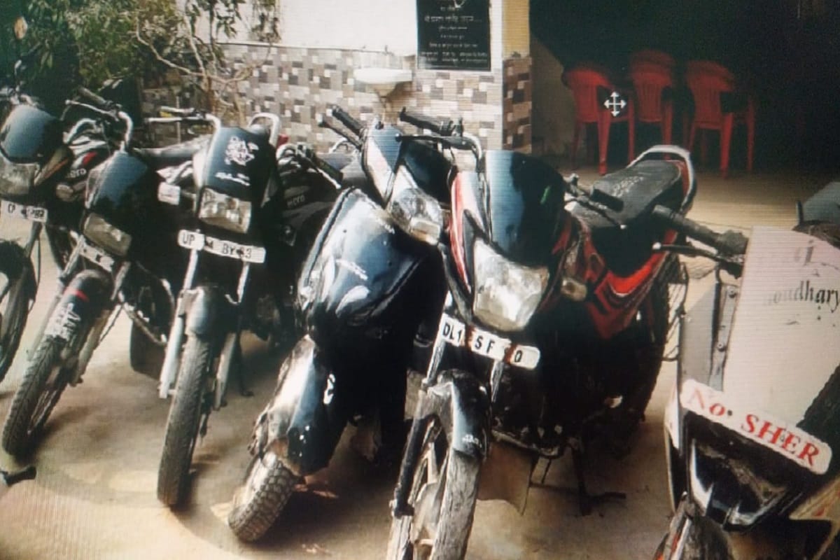 uncle and nephew sell stolen vehicles on olx 21 two-wheelers recovered