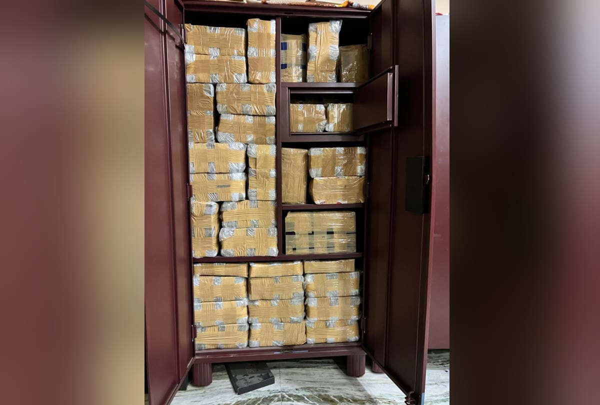 Tax Raid: sacks full of notes and gold biscuits found in basement, note counting machines called for