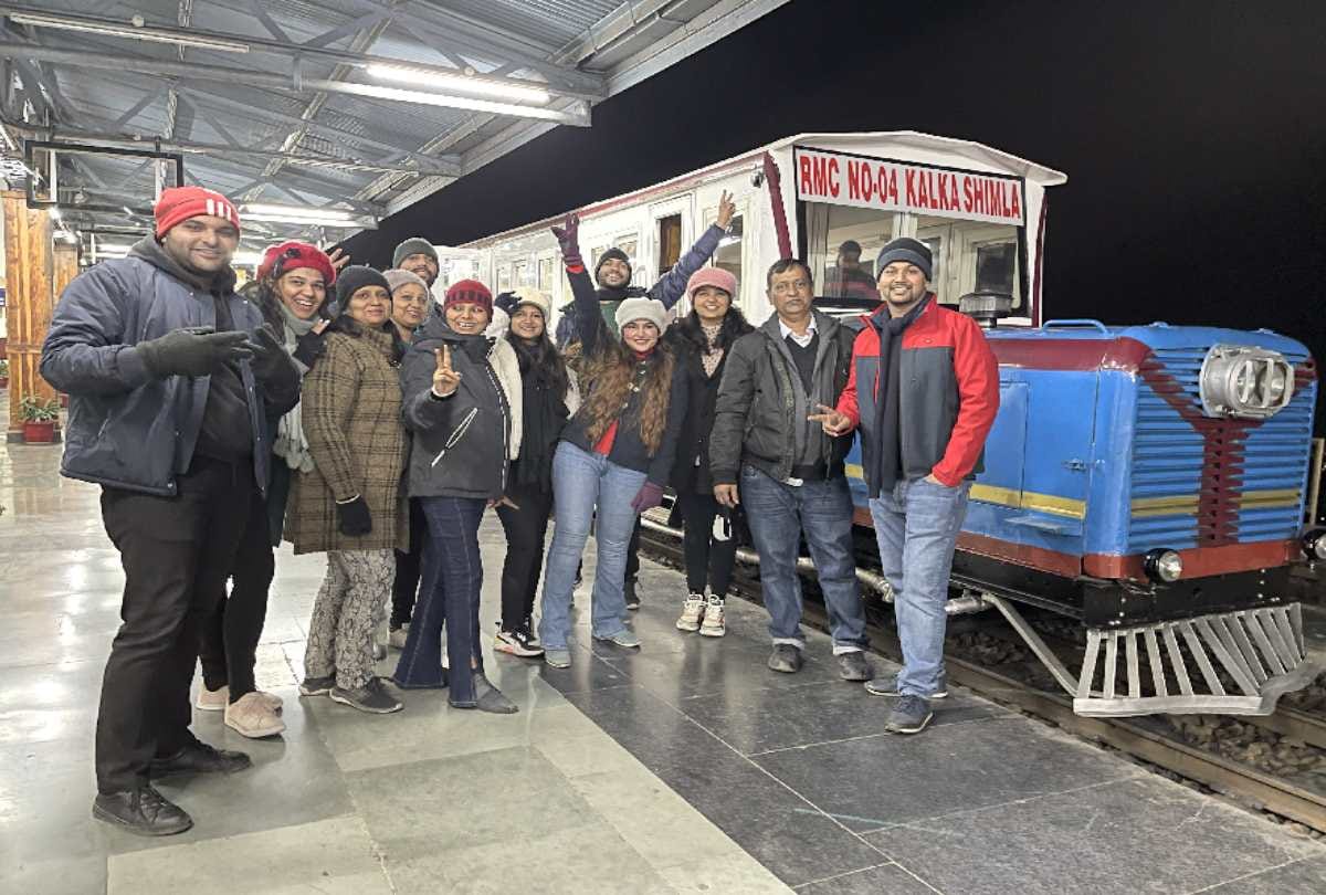 Celebration of son's gold medal by traveling in rail car in shimla himachal