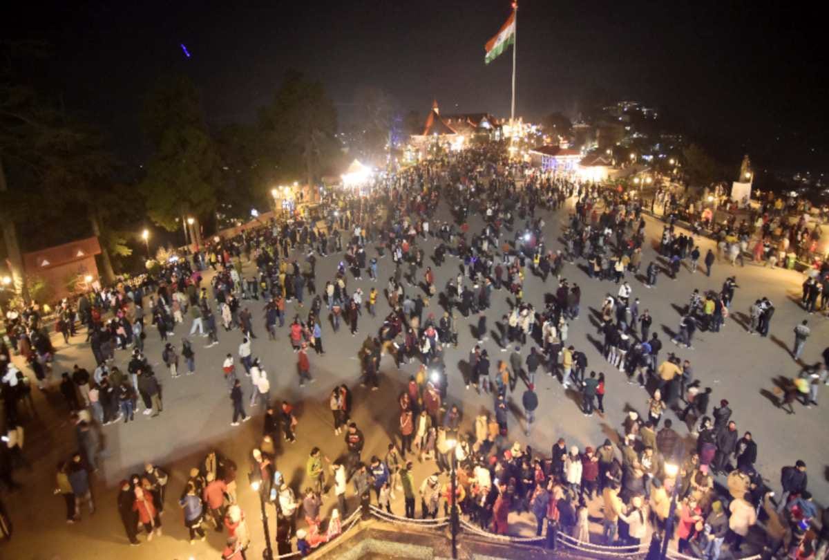 merry Christmas: large number of tourists reached in the queen of mountains shimla, city roads jammed