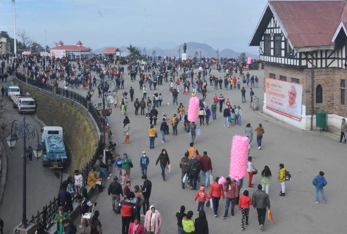 merry Christmas: large number of tourists reached in the queen of mountains shimla, city roads jammed