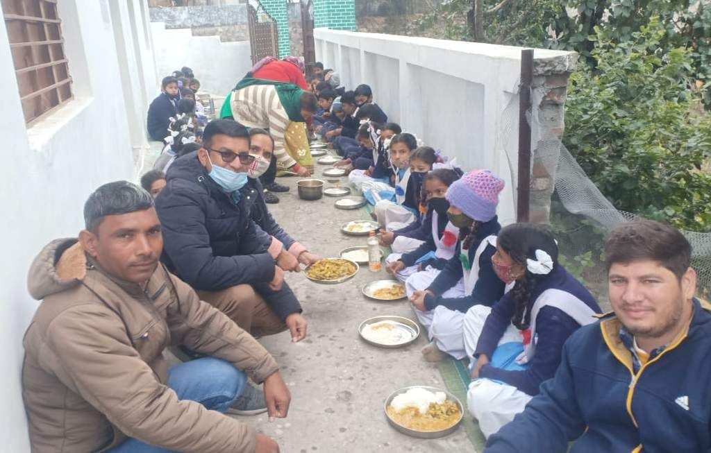The investigation team filled the bags of cooked food from the school