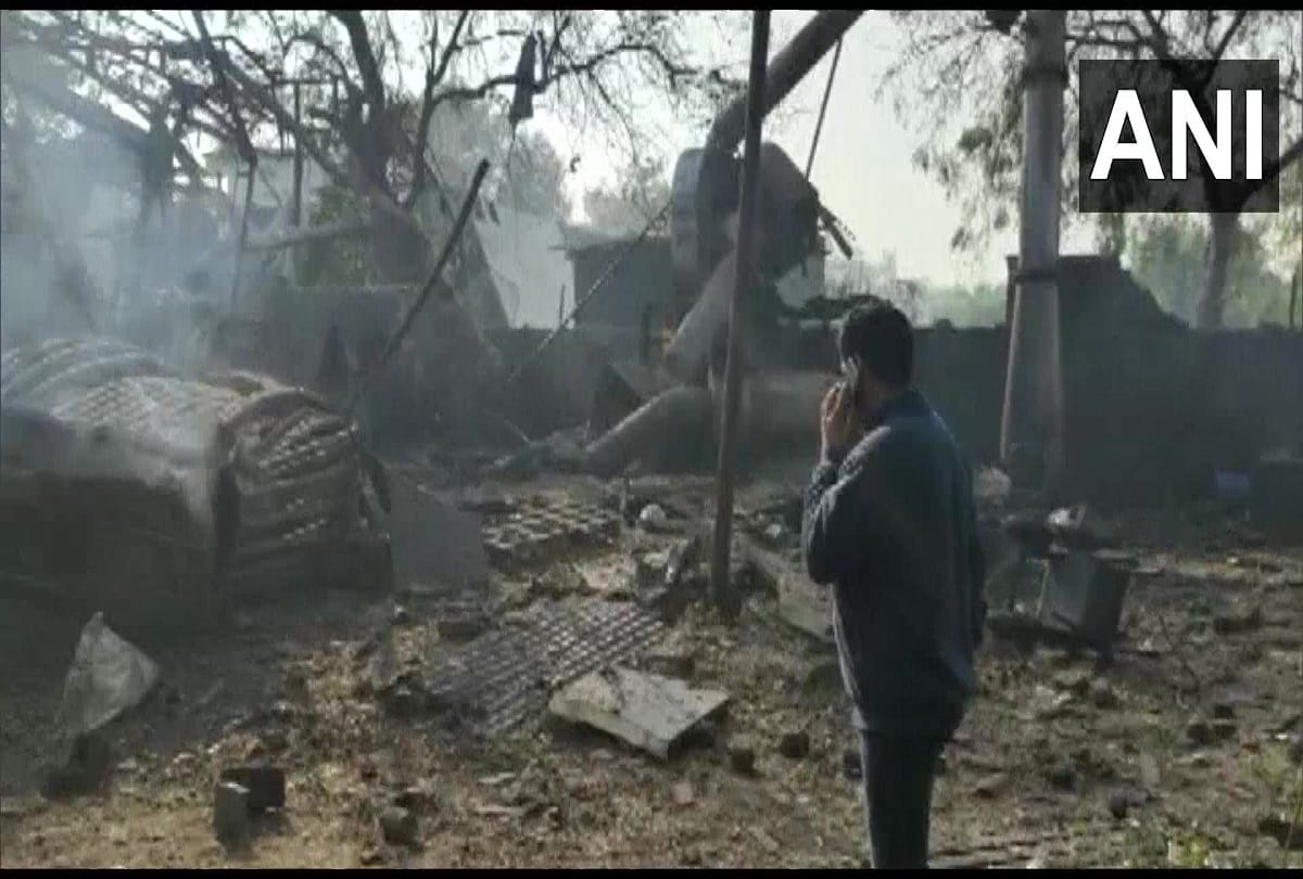 Explosion in Vadodara chemical factory, four killed, INS Khukri decommissioned after 32 years, read national news