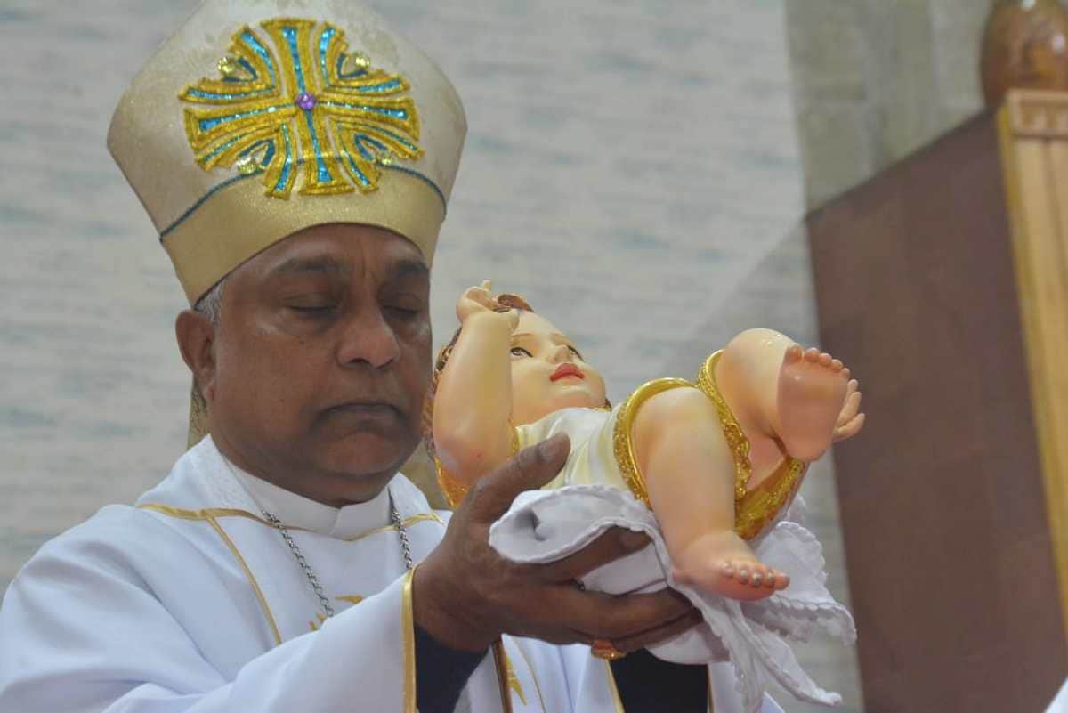 varanasi christmas 2021: Church decorated in Kashi special worship with carols in churches at 12 o clock children become Santa 