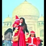 एक दिन में 35 हजार सैलानियों ने किया ताज का दीदार, पर्यटकों की उमड़ी भीड़।